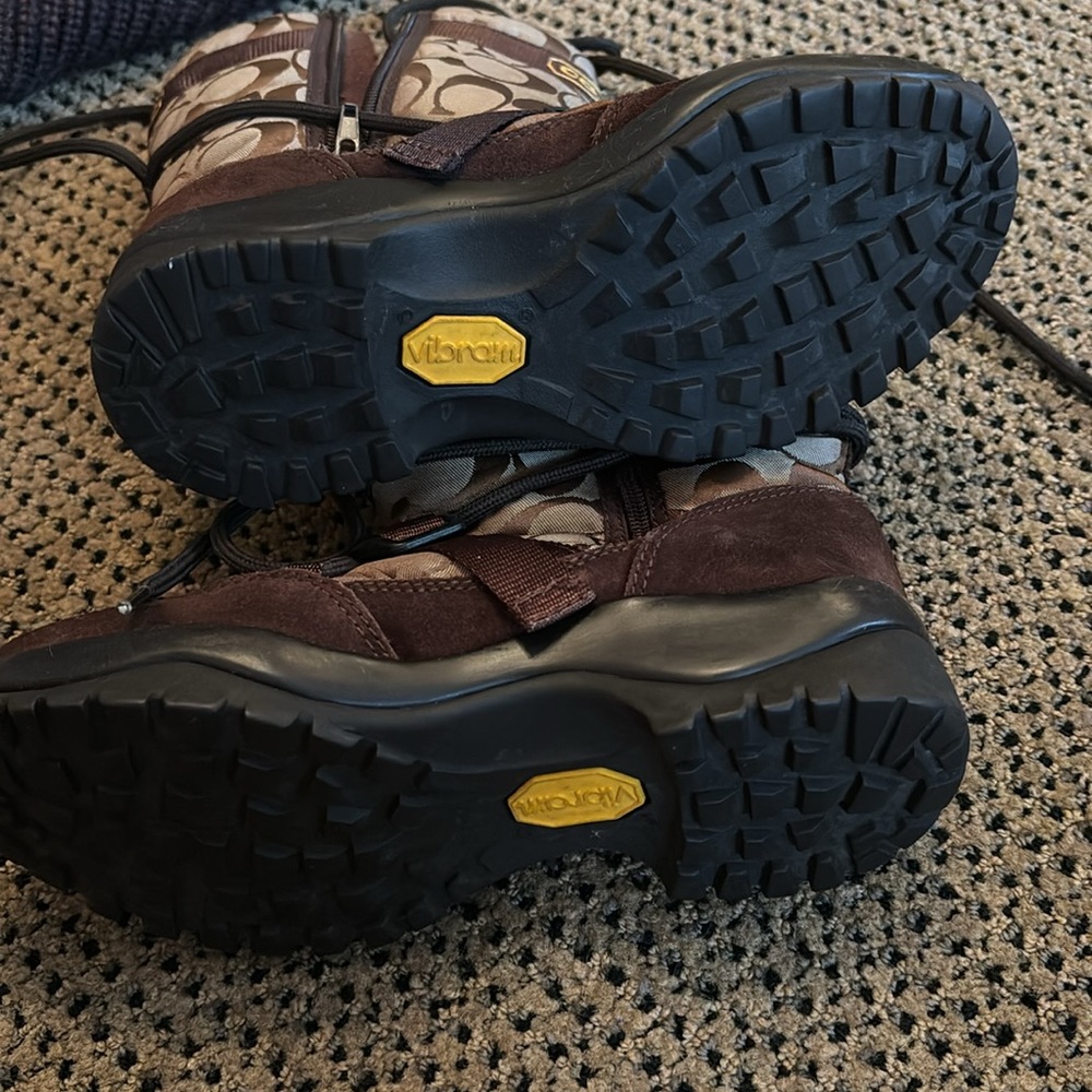 Coach boots size 5 1/2 perfect condition only worn couple of times - Picture 3 of 6